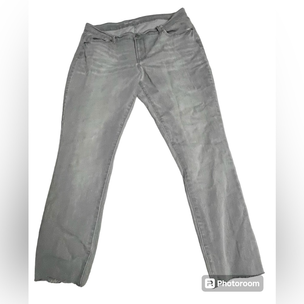 Old Navy Women’s Gray Curvy Profile Jeans, Size 16